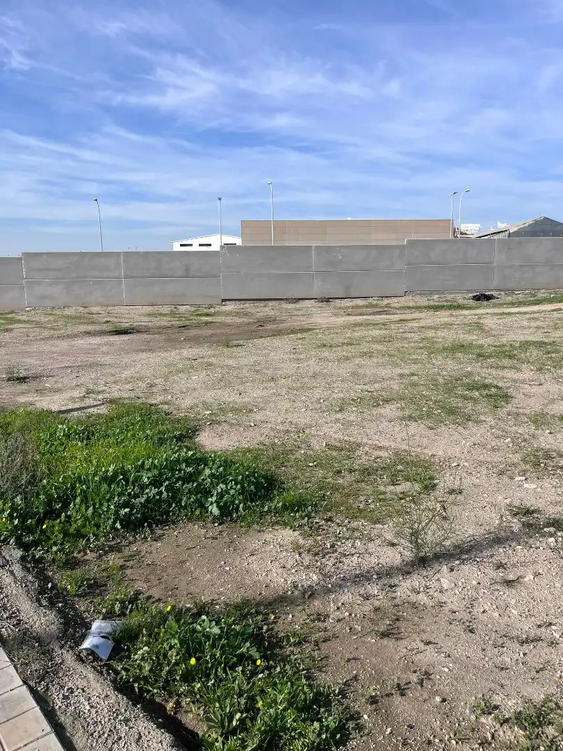 Terreno industrial en venta en Granada
