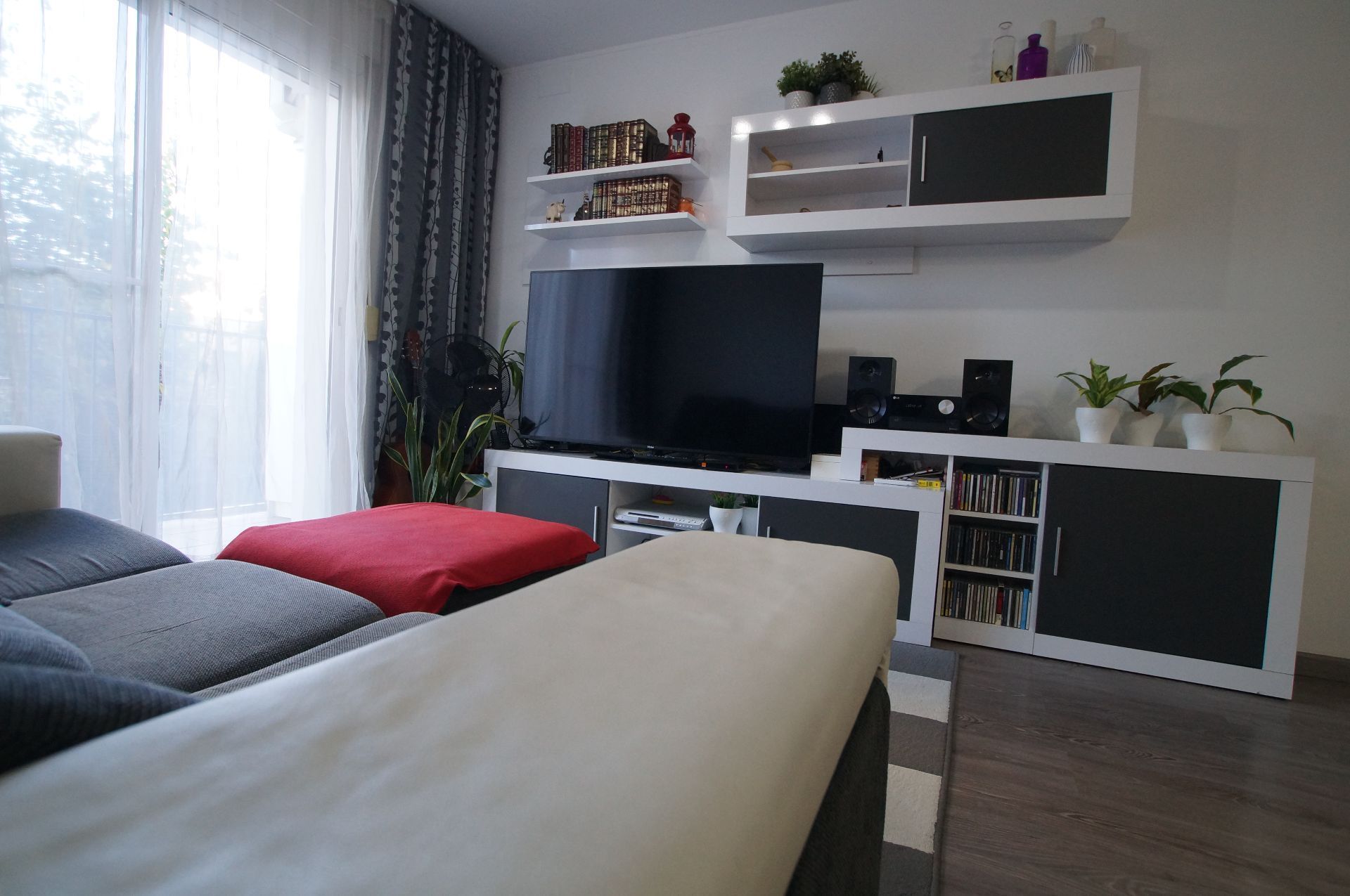 Sala d'estar de Pis en venda en Sant Feliu de Llobregat amb Aire condicionat, Calefacció i Moblat