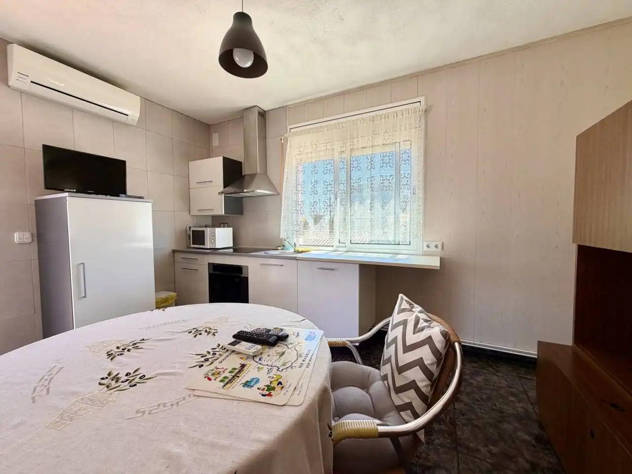 Cuina de Casa o xalet en venda en Mont-roig del Camp amb Aire condicionat, Calefacció i Jardí privat