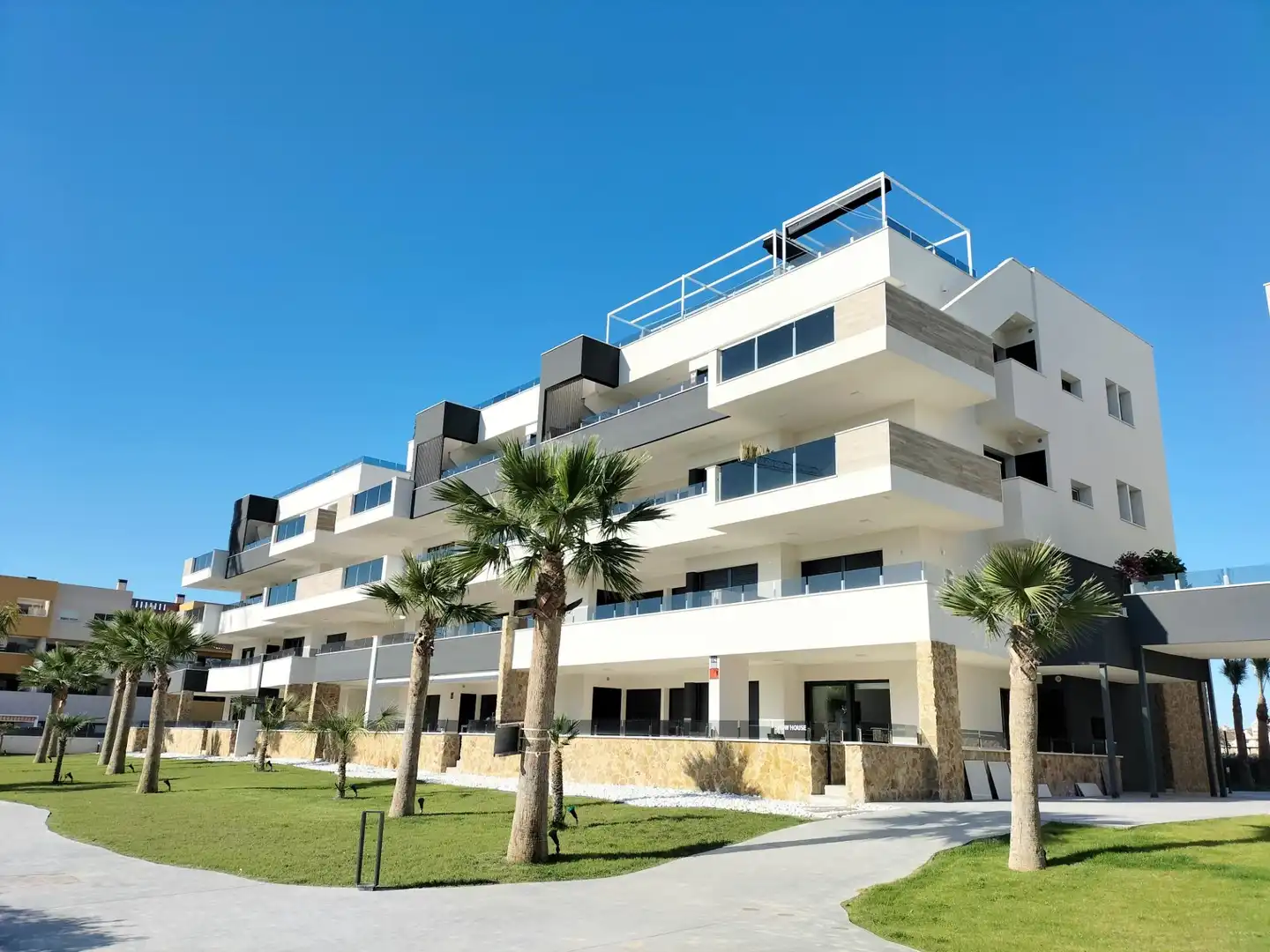 Vista exterior de Ático en venta en Orihuela con Aire acondicionado, Calefacción y Jardín privado