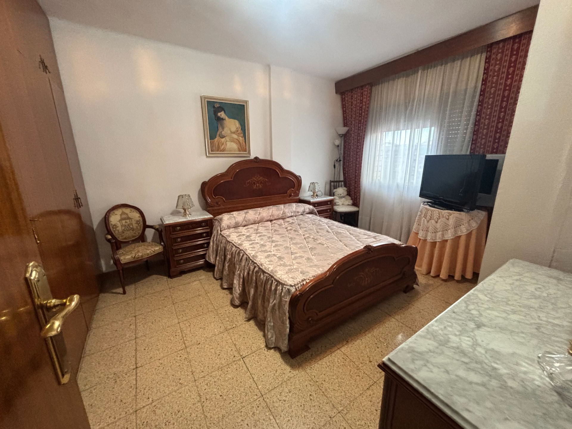 Habitación de Piso en venta en Cornellà de Llobregat con Amueblado, Horno y Lavadora