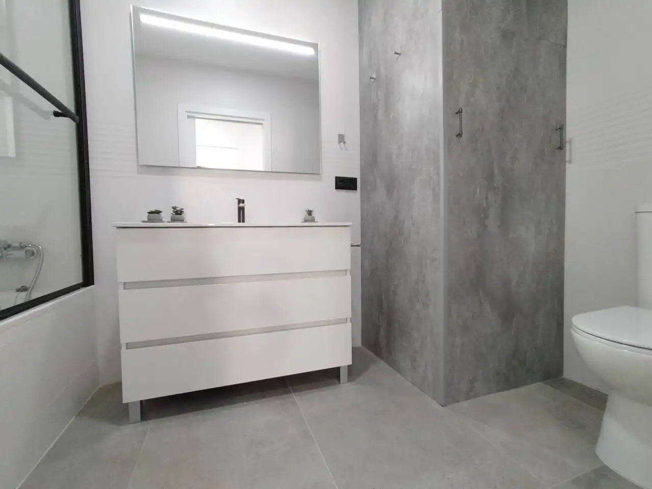 Baño de Piso en venta en Terrassa con Aire acondicionado y Balcón