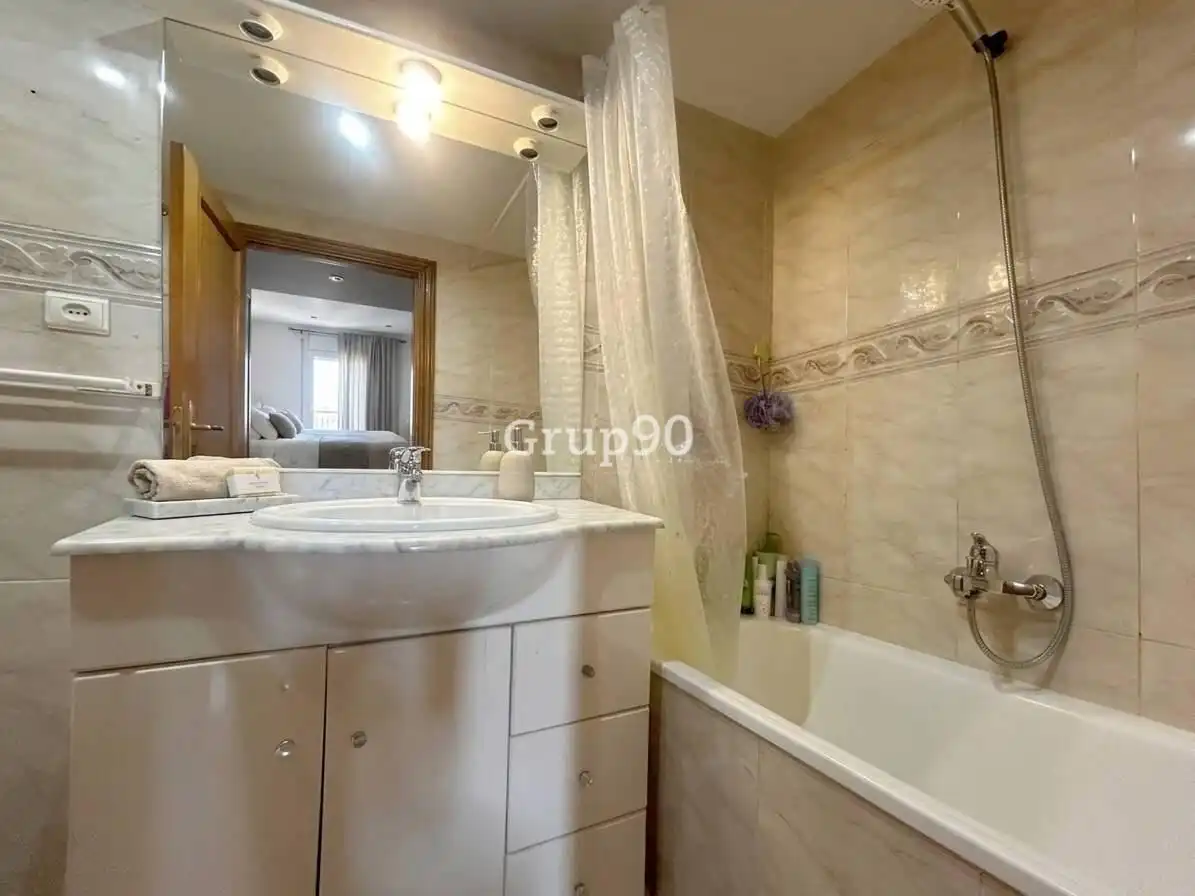 Badezimmer von Wohnungen zum Verkauf in Lleida mit Heizung und Balkon