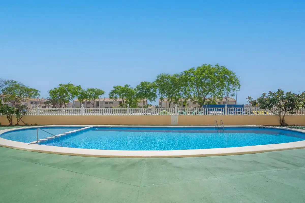 Piscina de Pis en venda en Guardamar del Segura amb Calefacció, Jardí privat i Terrassa