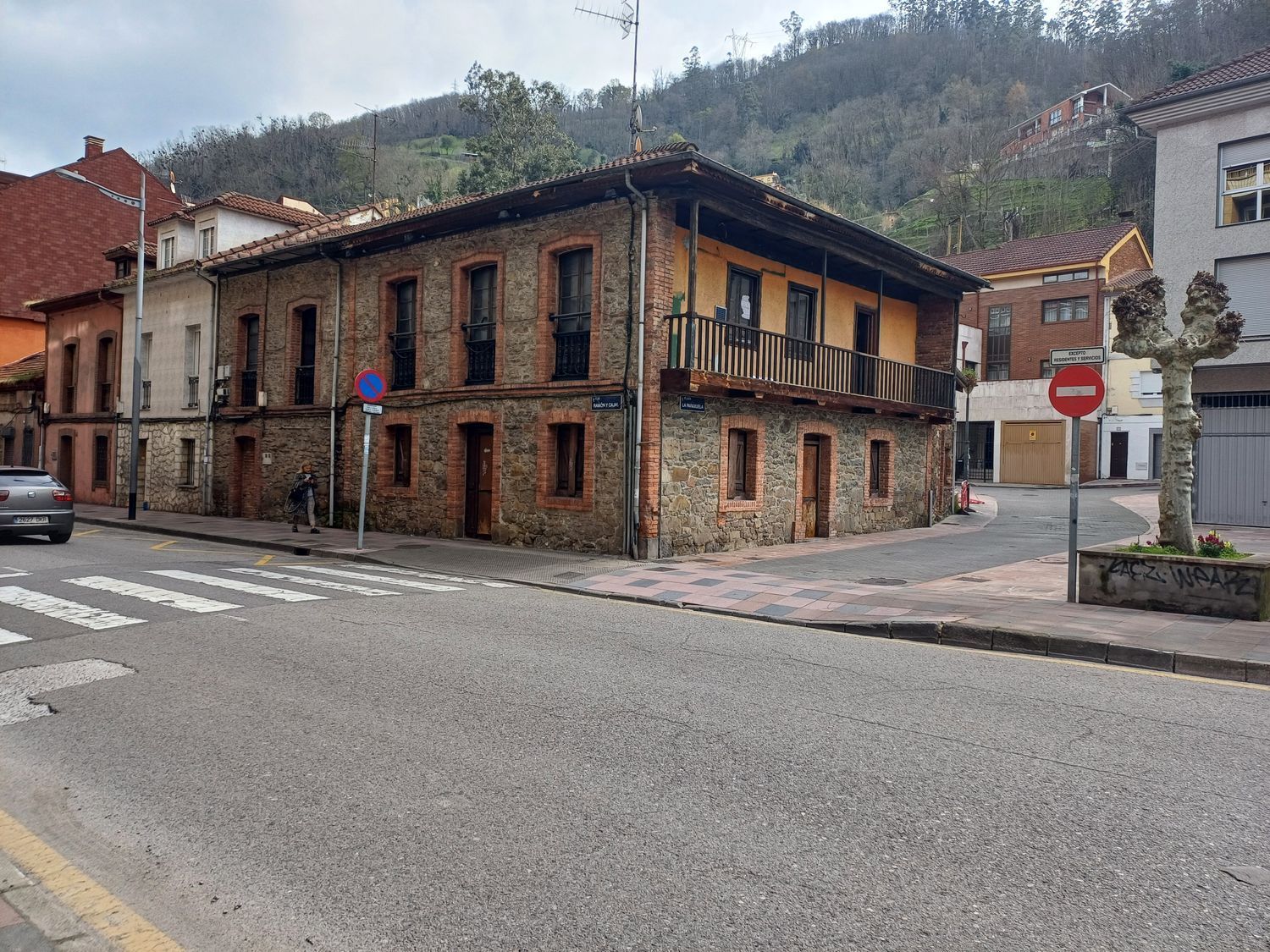 Vista exterior de Casa o xalet en venda en Mieres (Asturias) amb Terrassa i Piscina