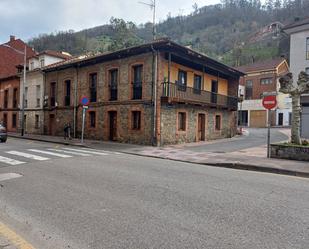 Vista exterior de Casa o xalet en venda en Mieres (Asturias) amb Terrassa i Piscina