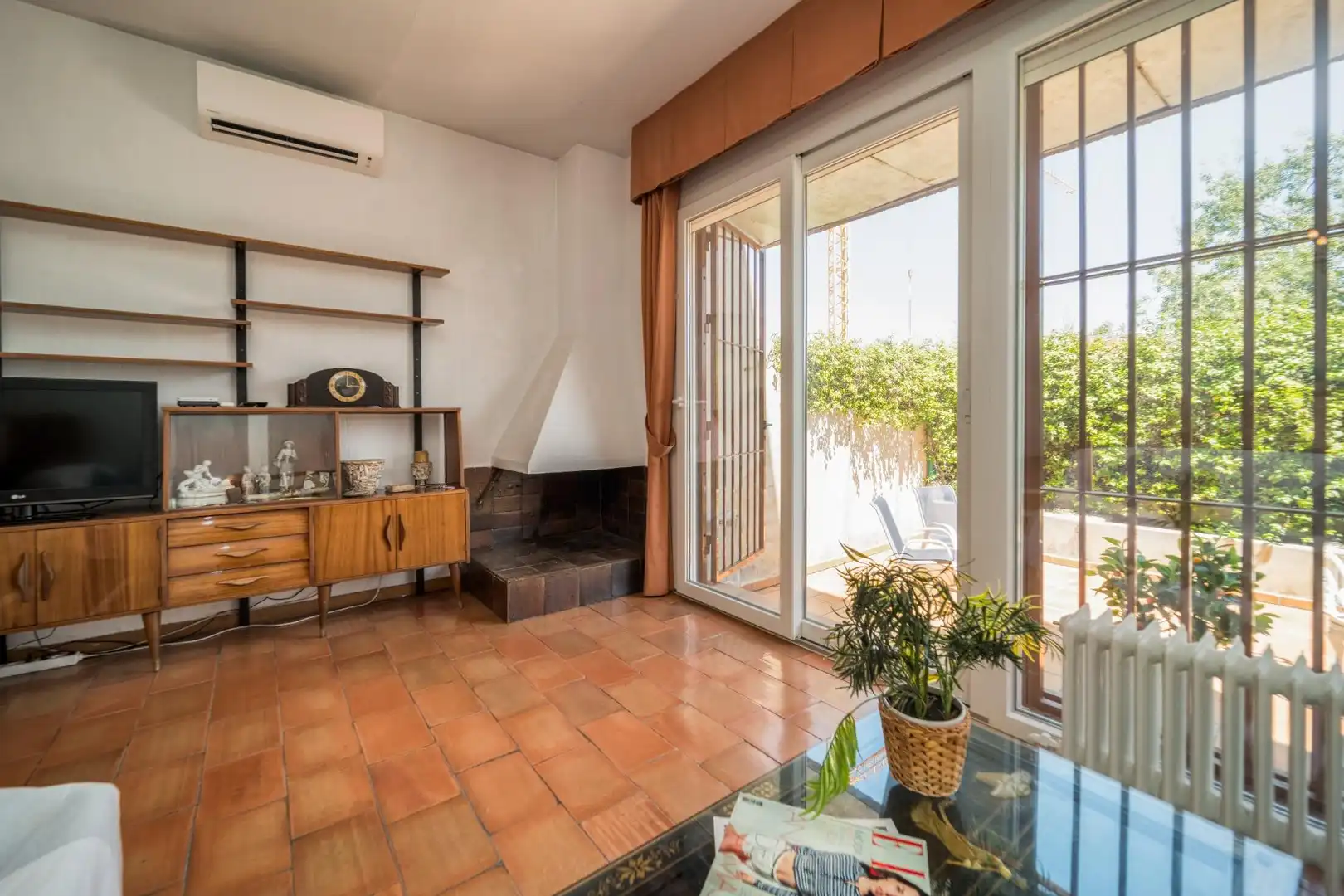 Living room of Detached homes for sale in Pozuelo de Alarcón  with Air Conditioner, Heating and Private garden