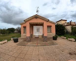 Vista exterior de Casa o xalet en venda en Chiclana de la Frontera amb Jardí privat, Traster i Moblat