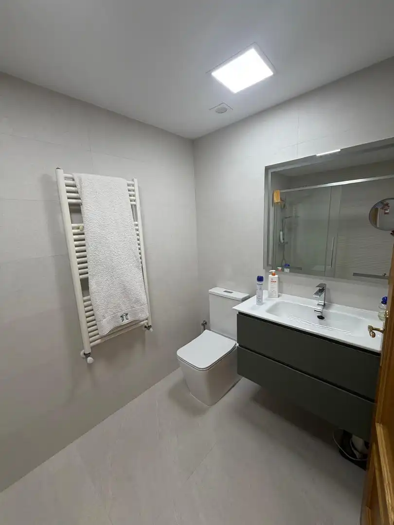 Baño de Piso en venta en Torrent con Aire acondicionado, Calefacción y Terraza