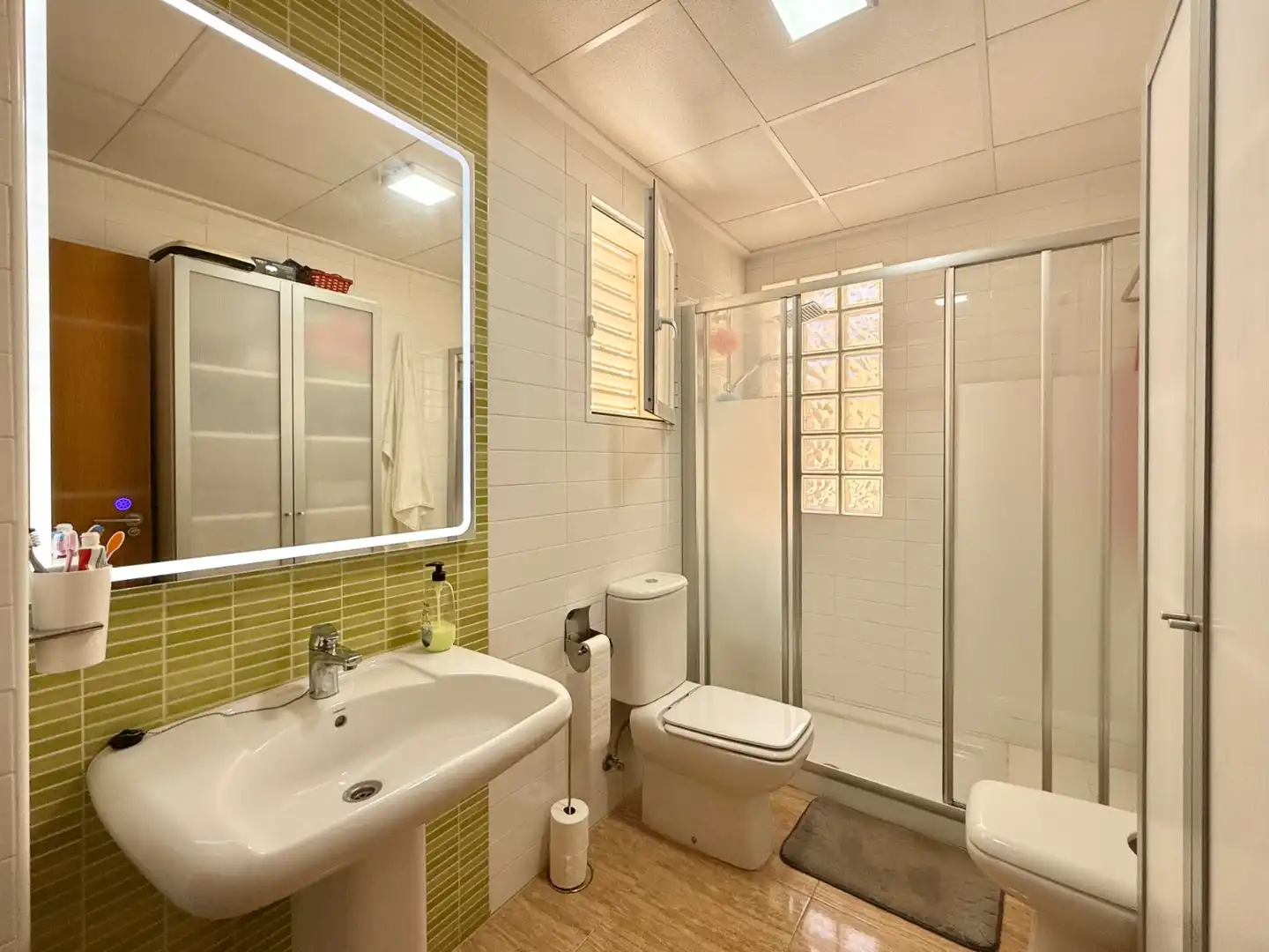 Baño de Casa adosada de alquiler en Pilar de la Horadada con Aire acondicionado, Calefacción y Jardín privado