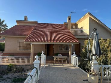 Detached house with pool for sale in Pedanías Centro