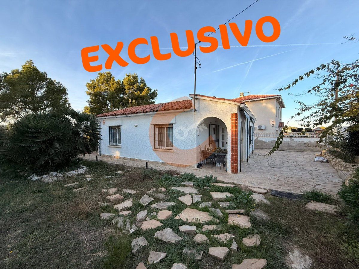 Exterior view of House or chalet for sale in El Vendrell  with Air Conditioner, Heating and Private garden