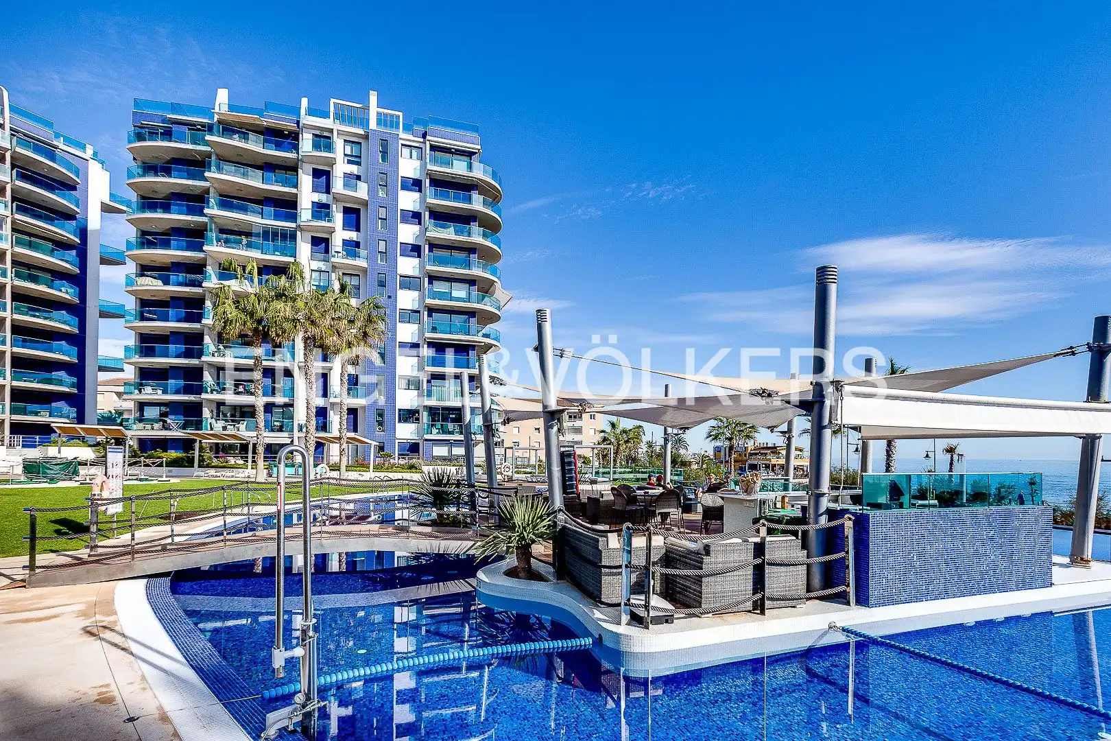 Schwimmbecken von Erdgeschoss zum Verkauf in Torrevieja mit Klimaanlage, Heizung und Terrasse