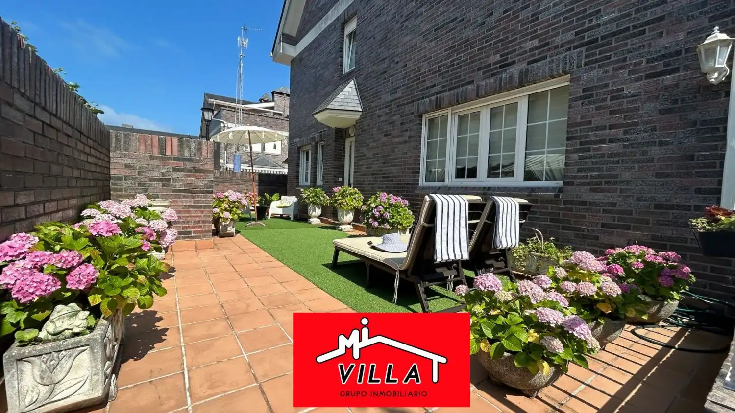 Vista exterior de Casa o chalet en venta en Laredo con Calefacción, Terraza y Amueblado