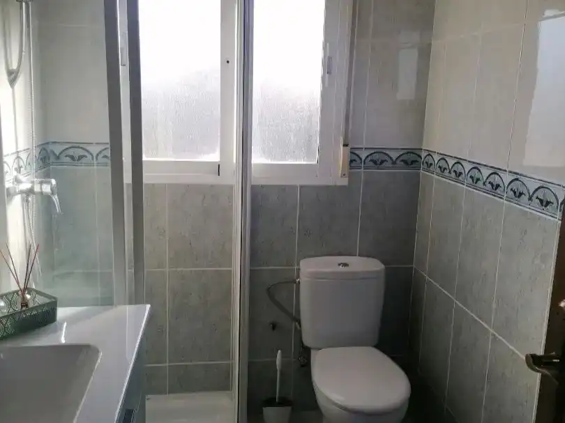 Bany de Casa o xalet en venda en La Nucia amb Aire condicionat, Parquet i Piscina
