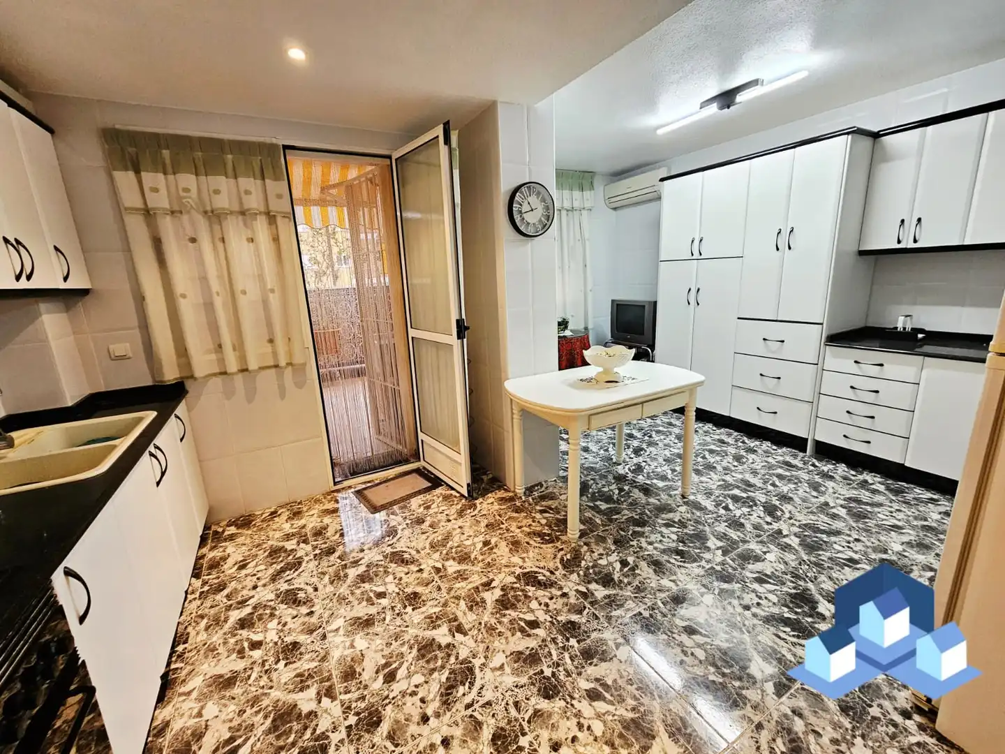 Flat for sale in Lorca  with Air Conditioner, Heating and Storage room