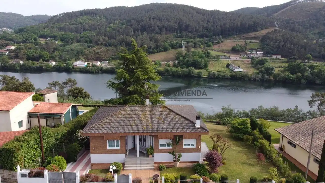 Vista exterior de Casa o chalet en venta en Ourense Capital  con Calefacción, Jardín privado y Terraza