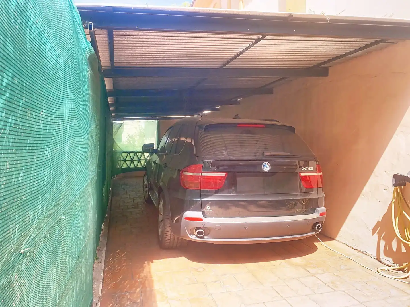 Aparcament de Casa adosada en venda en Marbella amb Jardí privat, Terrassa i Piscina