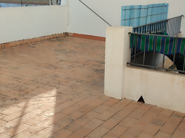 House with balcony for sale in Avenida Reyes Católicos