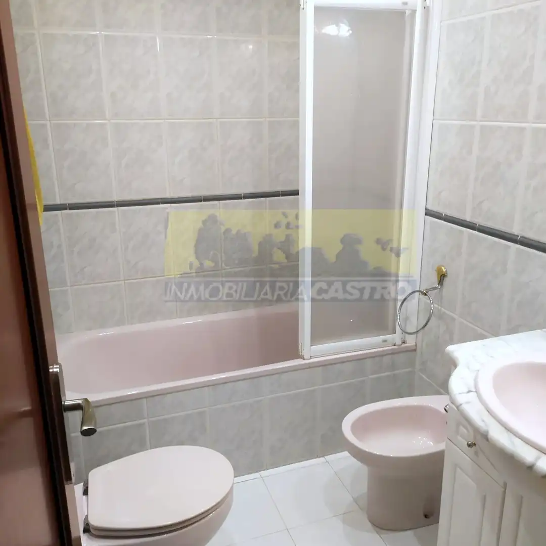 Badezimmer von Wohnung zur Miete in Castro-Urdiales mit Heizung, Möbliert und Balkon