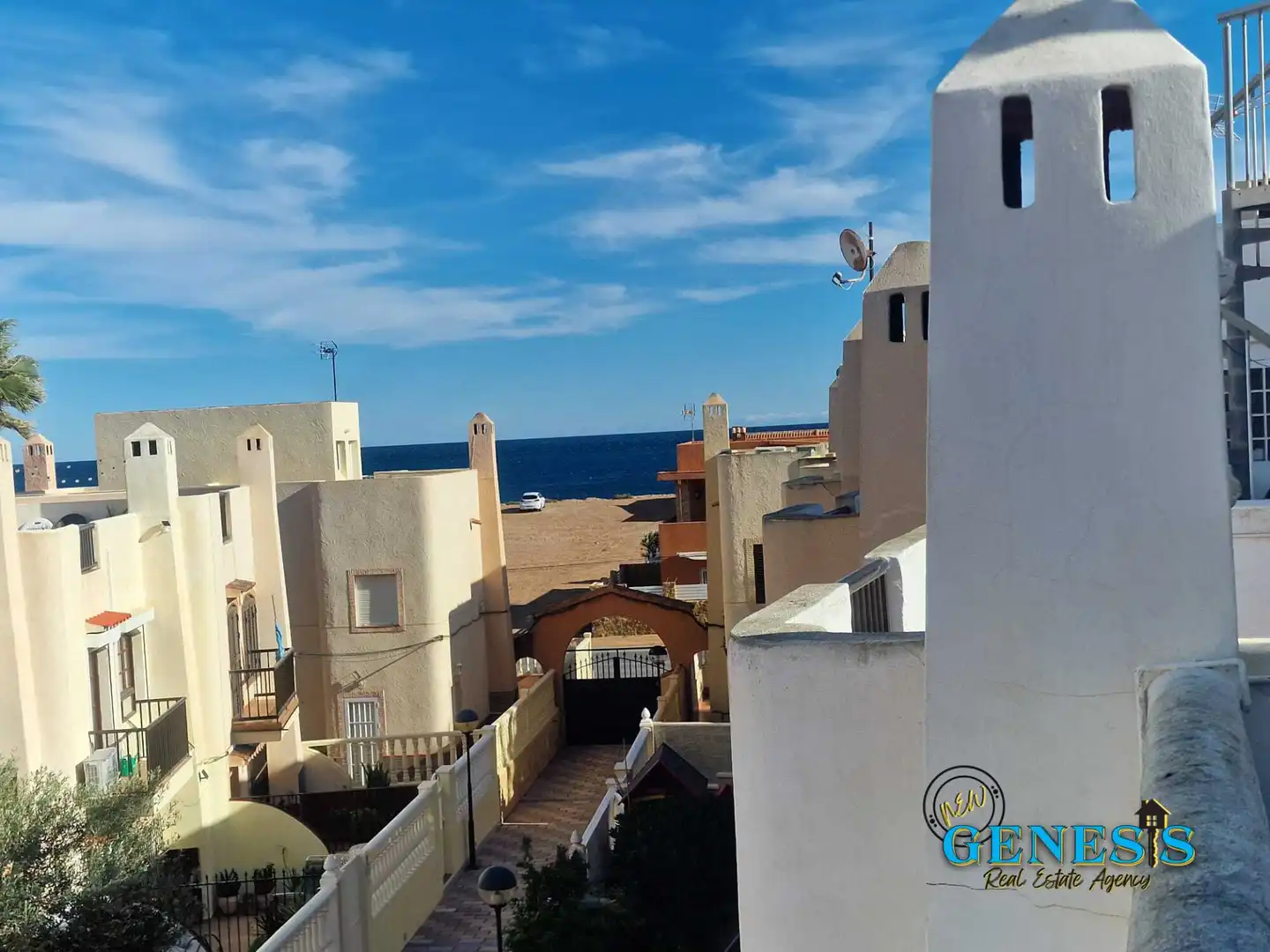Vista exterior de Casa adosada en venda en Torrevieja amb Aire condicionat, Terrassa i Traster