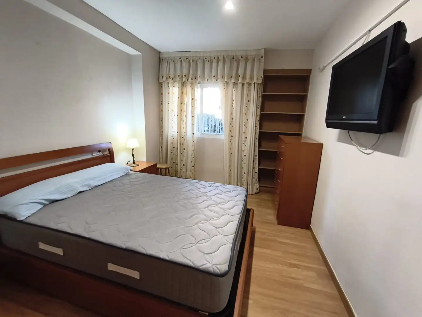 Habitación de Planta baja en venta en Granada con Jardín privado, Terraza y Amueblado