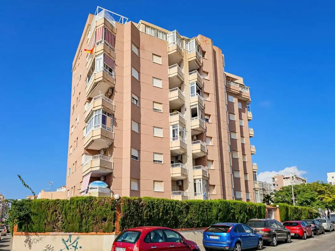 Vista exterior de Piso en venta en Torrevieja con Aire acondicionado y Calefacción