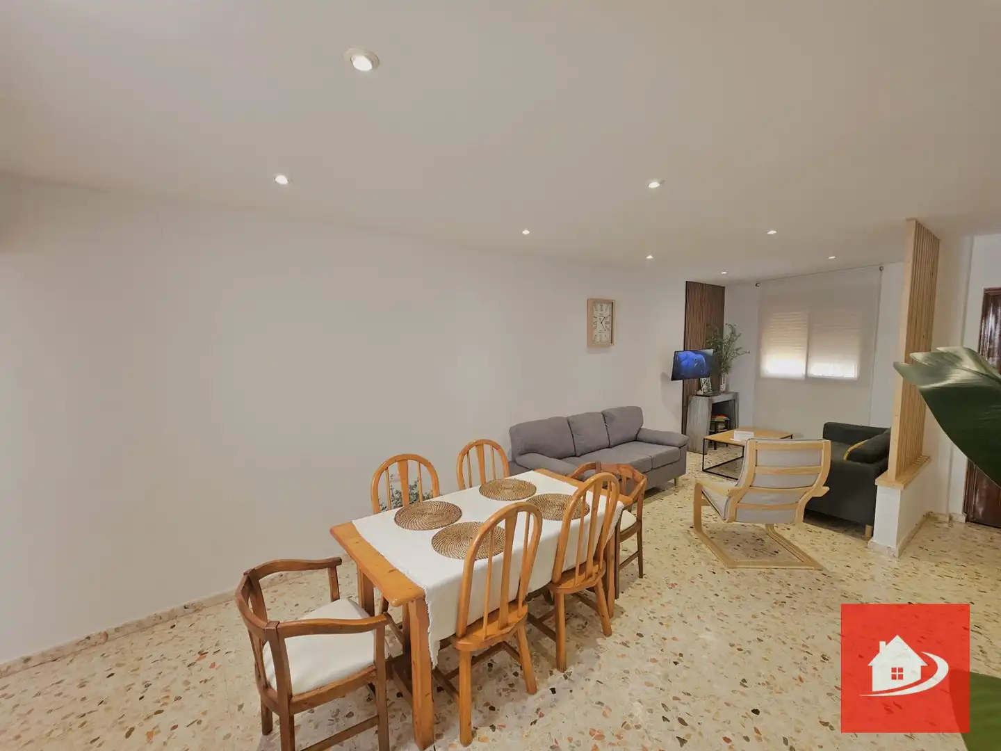 Sala d'estar de Casa adosada en venda en Sanlúcar de Barrameda amb Jardí privat
