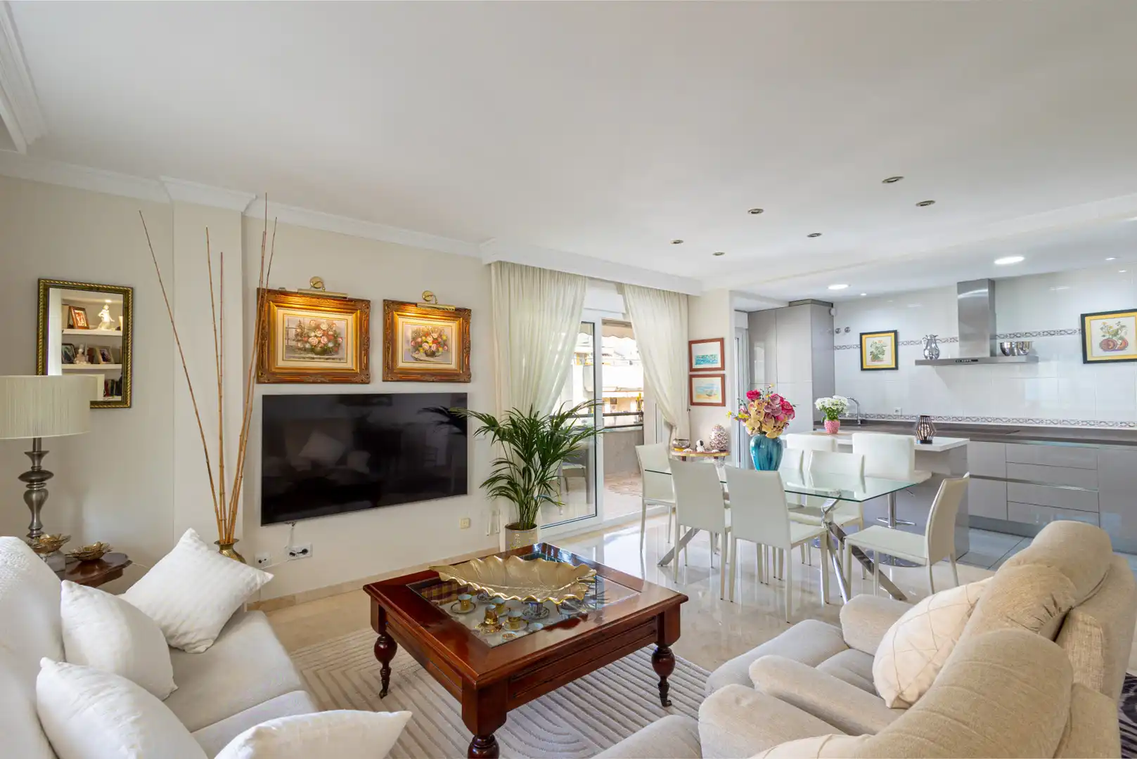 Sala de estar de Ático en venta en Marbella con Aire acondicionado, Calefacción y Terraza