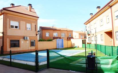 Swimming pool of Flat for sale in El Viso de San Juan  with Air Conditioner, Heating and Private garden