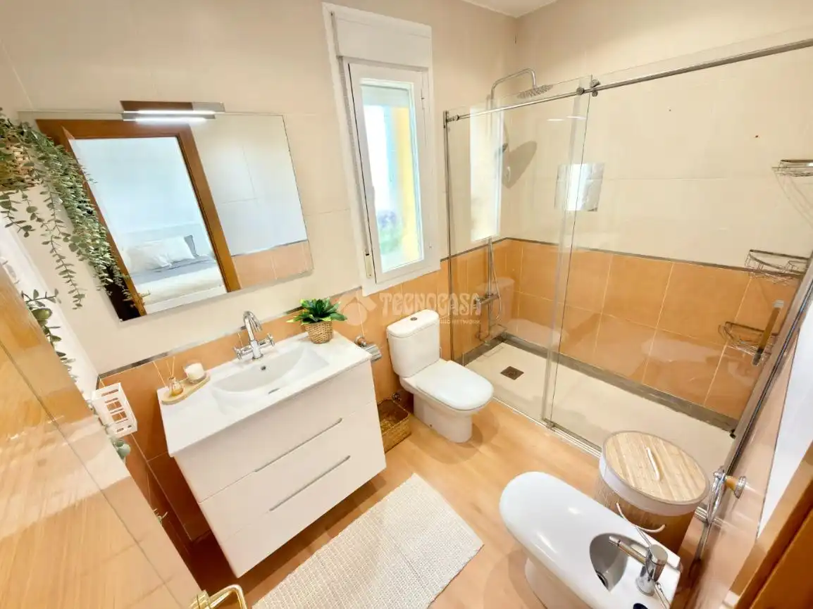 Baño de Casa adosada en venta en Cabanillas del Campo con Calefacción, Parquet y Trastero
