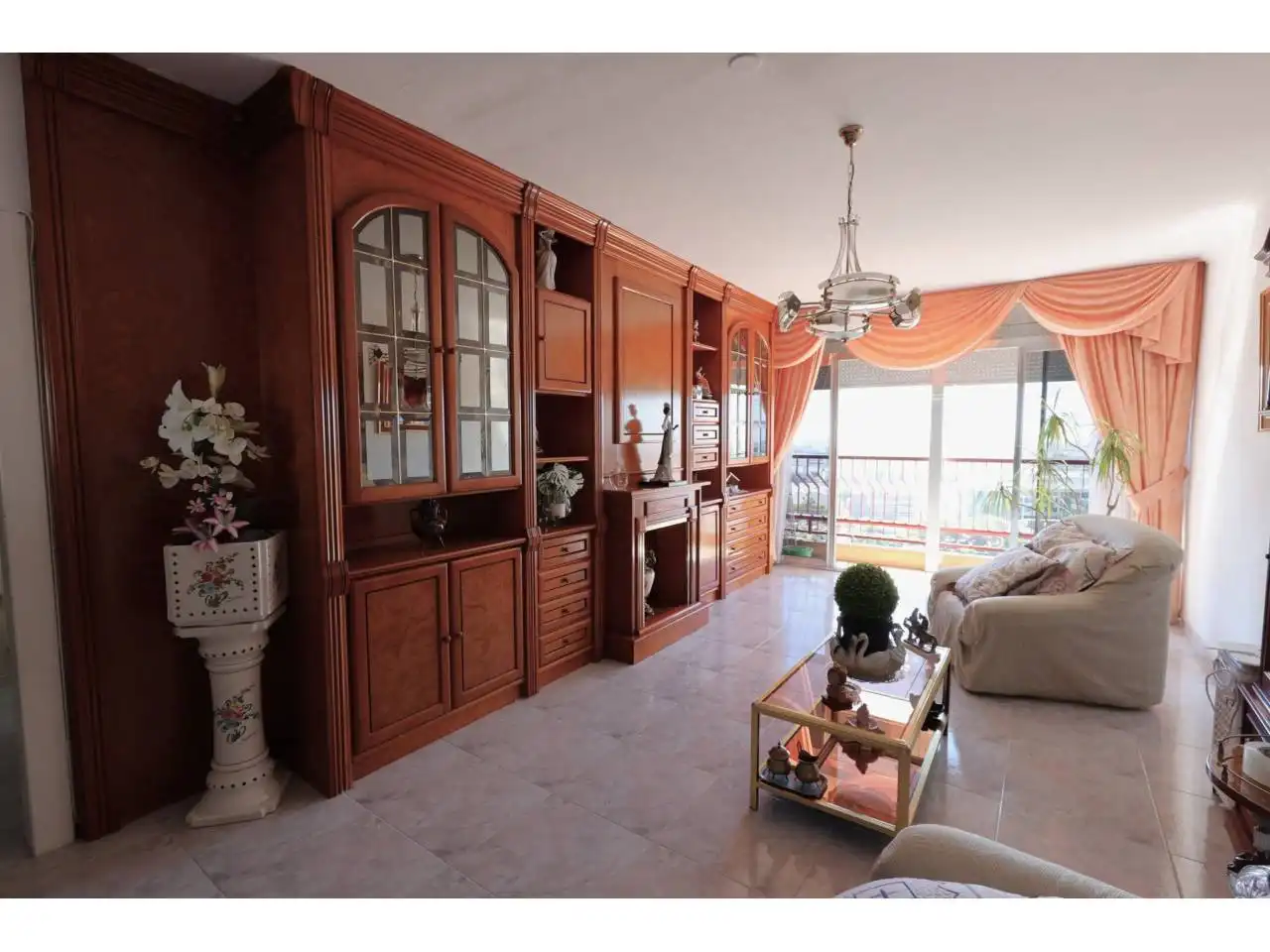 Living room of Flat for sale in L'Hospitalet de Llobregat  with Furnished and Balcony