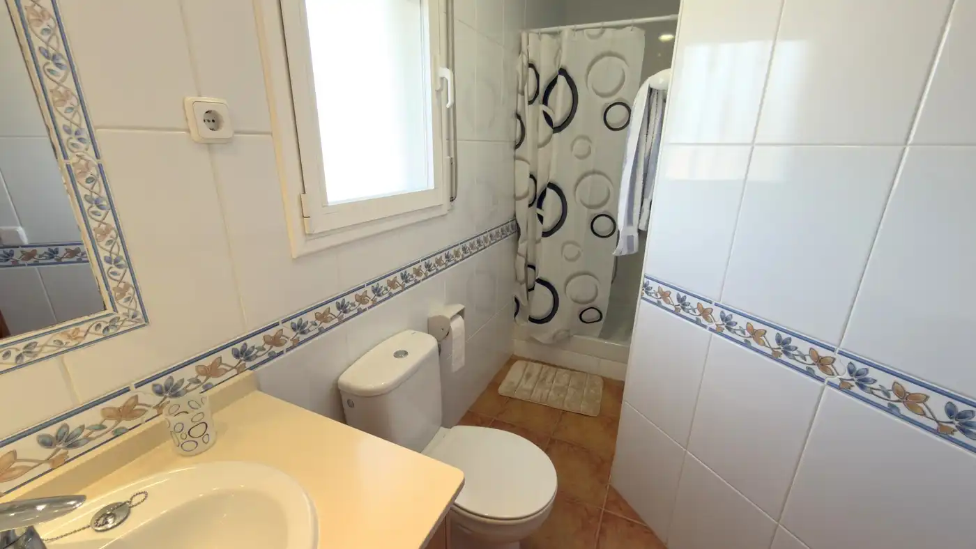 Bany de Casa o xalet en venda en El Vendrell amb Jardí privat, Terrassa i Alarma