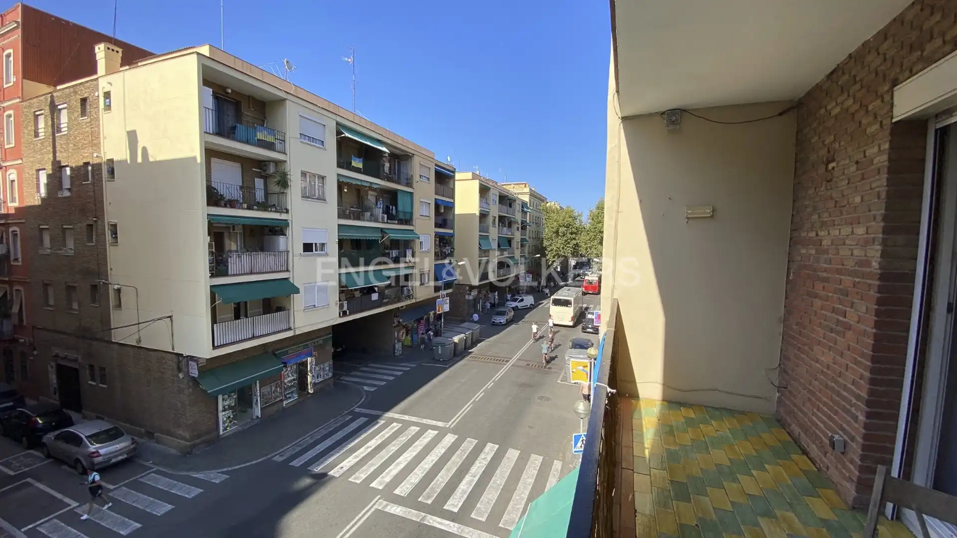 Vista exterior de Piso en venta en Barcelona con Calefacción y Balcón