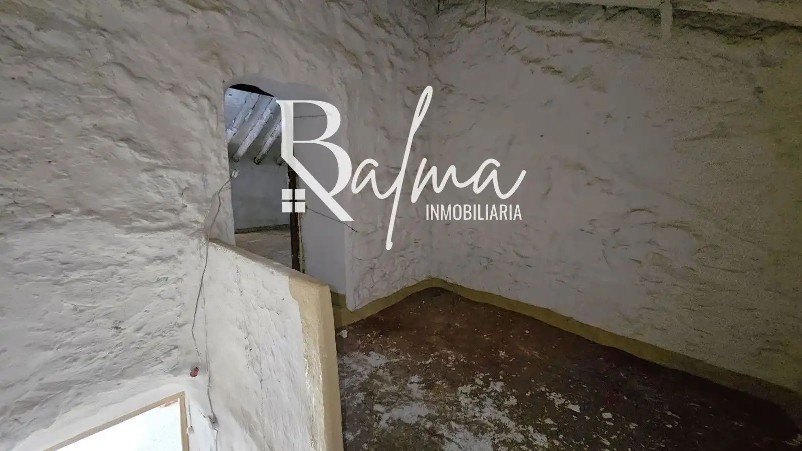 Casa adosada en venta en Alfarnate