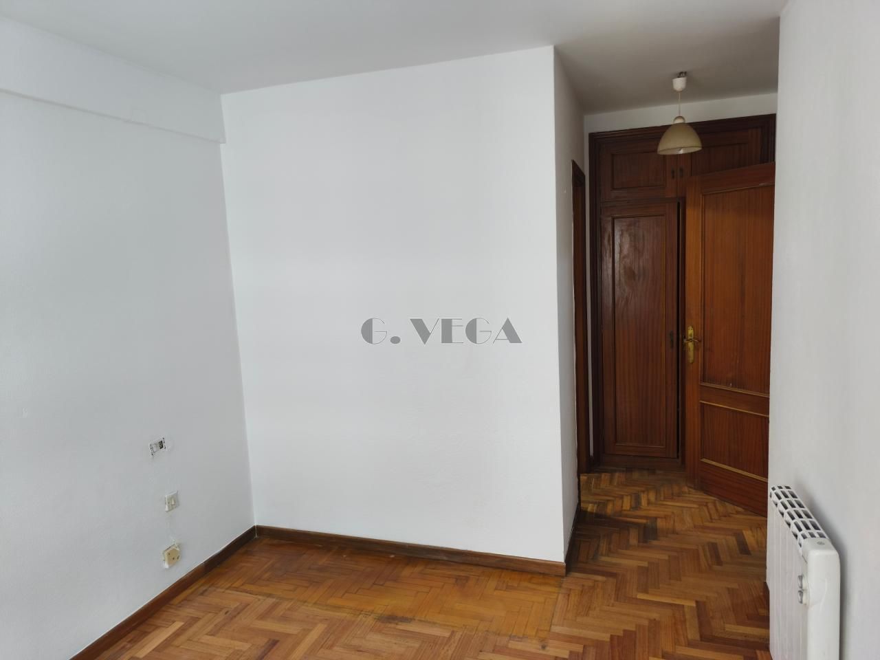 Bedroom of Apartment for sale in Vigo   with Heating, Parquet flooring and Storage room