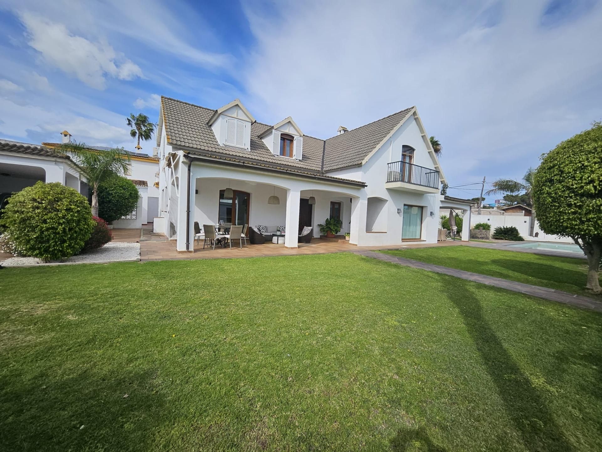 Exterior view of House or chalet for sale in Algeciras  with Air Conditioner, Private garden and Terrace