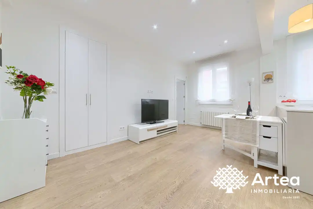 Schlafzimmer von Wohnung zum Verkauf in Bilbao  mit Heizung, Privatgarten und Möbliert