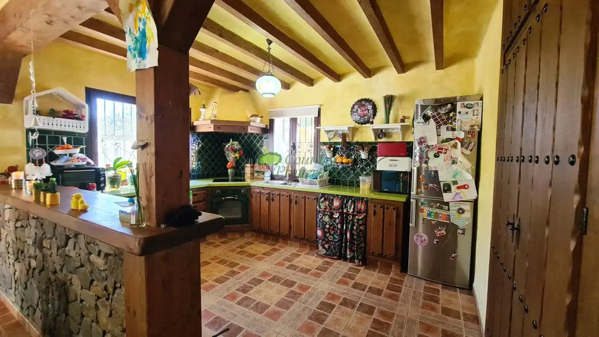 Cuina de Finca rústica en venda en Canillas de Albaida amb Aire condicionat, Calefacció i Jardí privat
