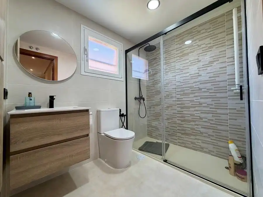 Badezimmer von Wohnung zum Verkauf in Madrid mit Klimaanlage, Heizung und Schwimmbad