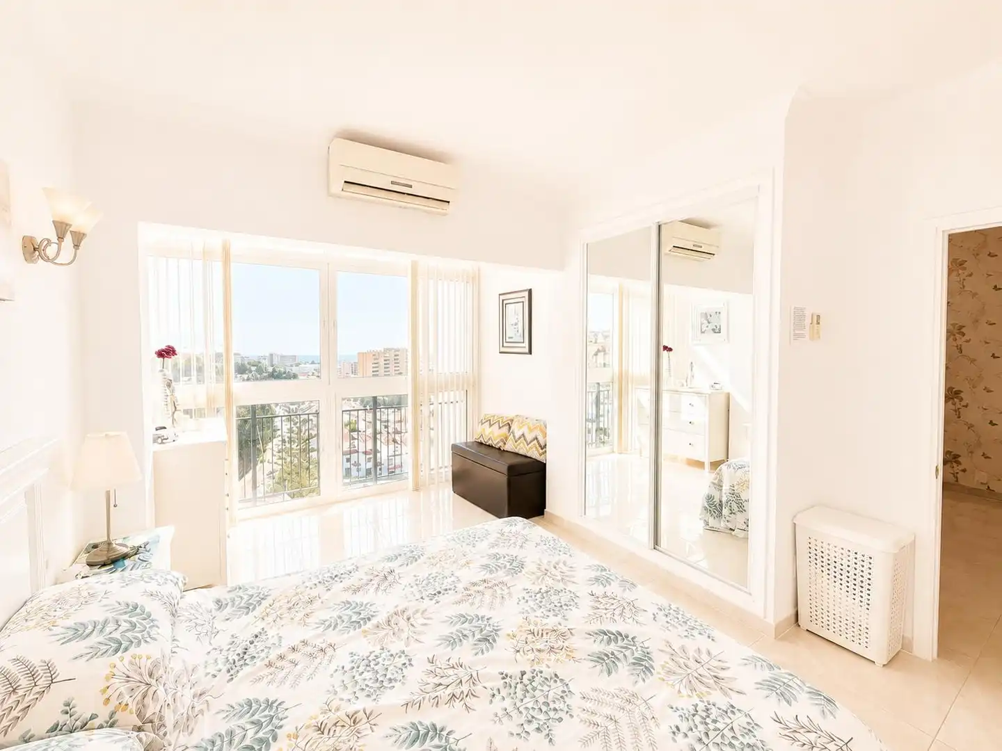 Schlafzimmer von Dachboden zum Verkauf in Benalmádena mit Möbliert und Gemeinschaftspool