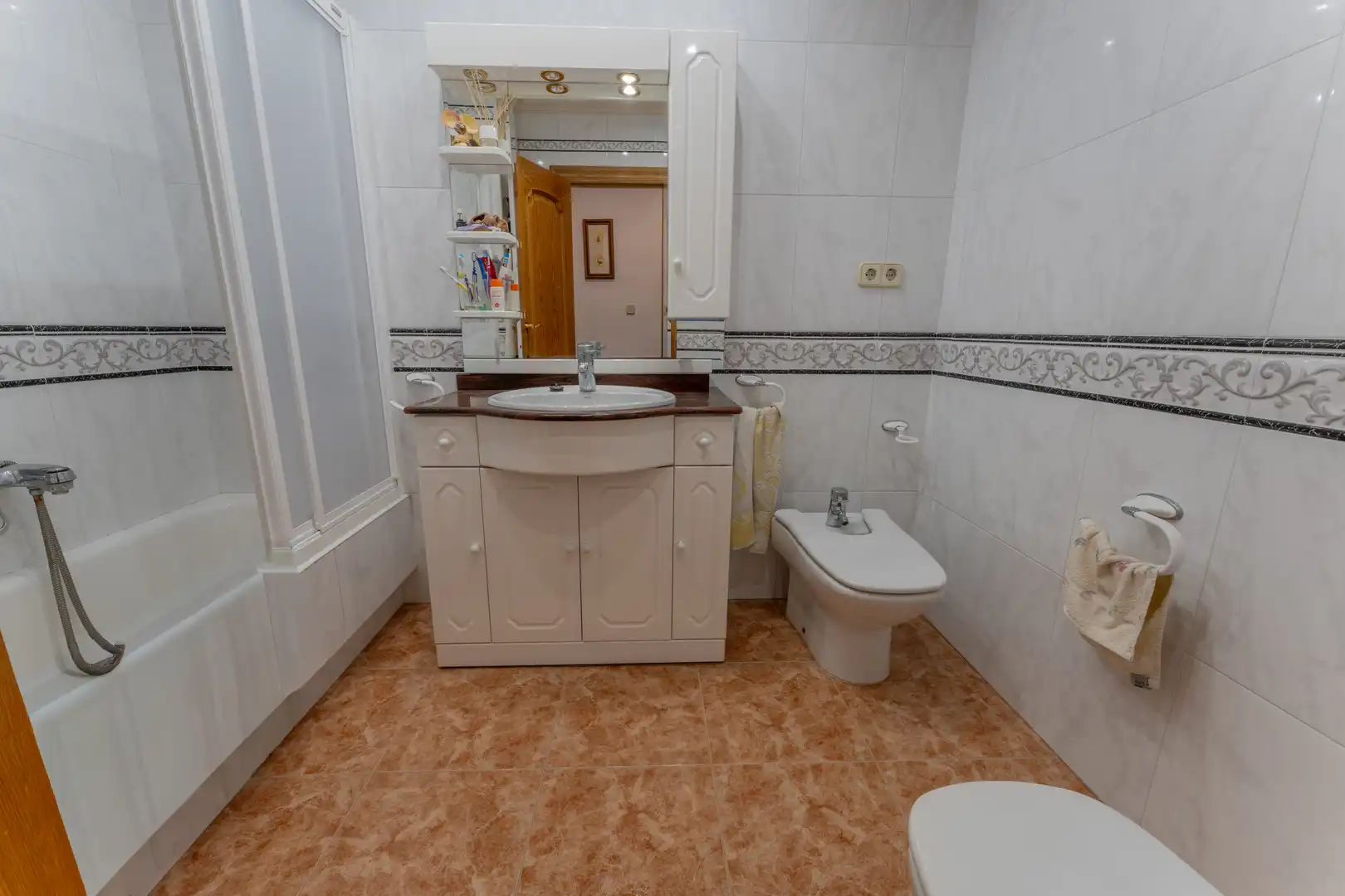 Badezimmer von Wohnung zum Verkauf in Elche / Elx mit Heizung, Terrasse und Möbliert