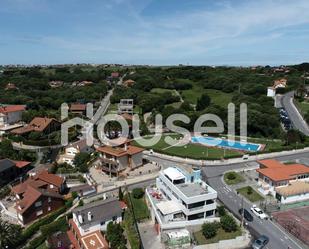 Vista exterior de Casa o xalet en venda en Bareyo amb Terrassa i Piscina