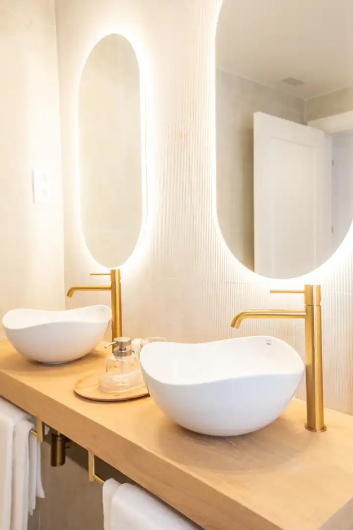 Badezimmer von Dachboden zur Miete in Barcelona mit Klimaanlage, Heizung und Parkett