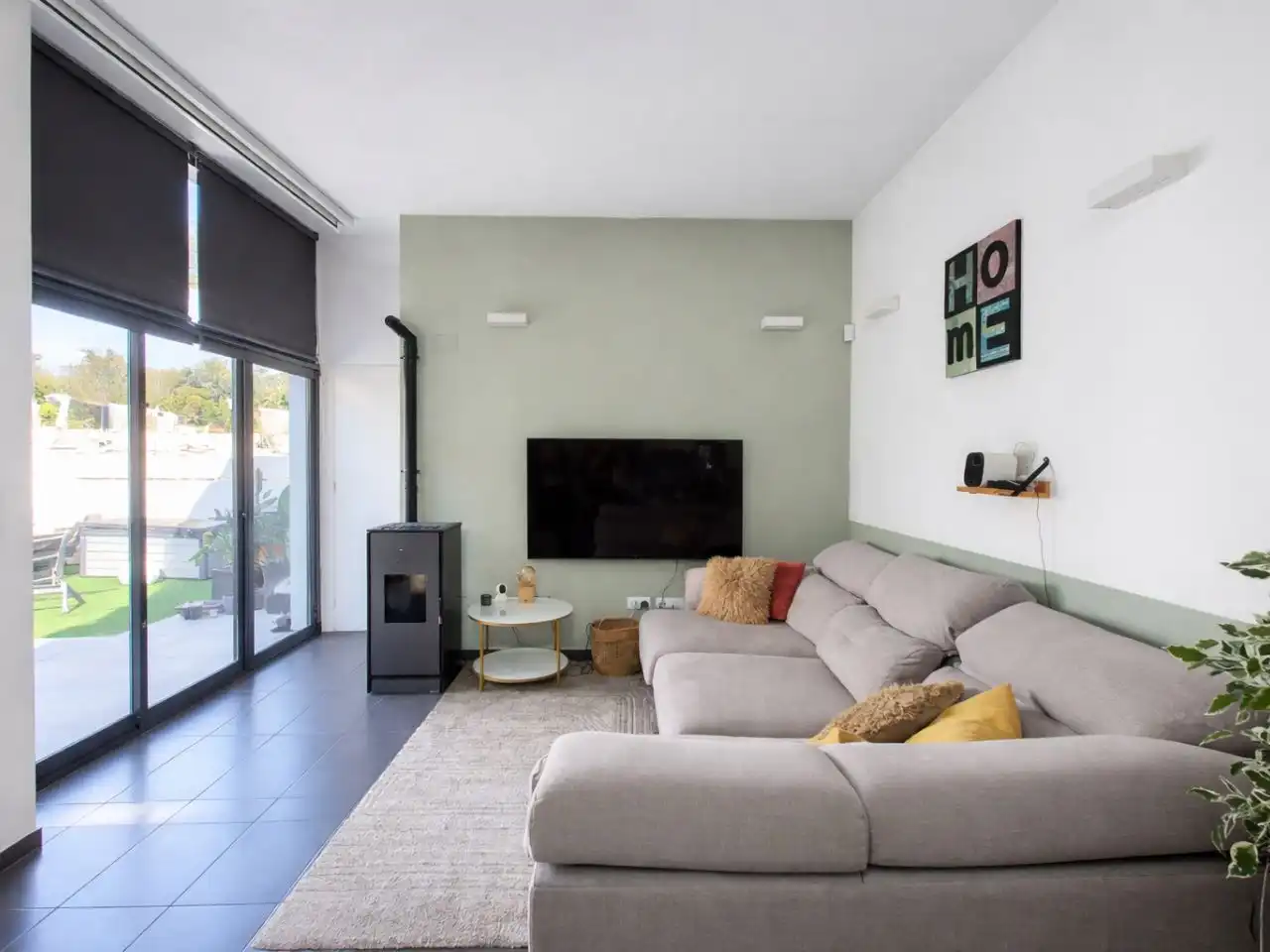 House with pool for sale in Calle Paso de Calais 13, imagen 3