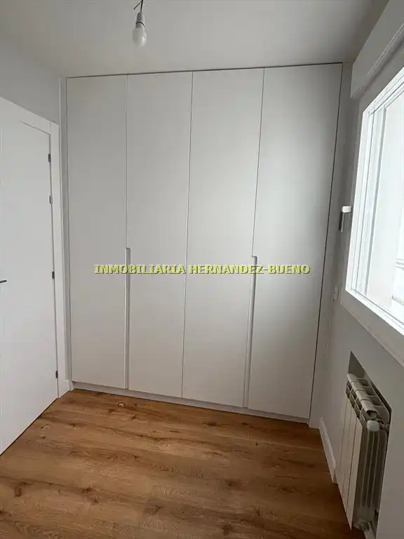 Bedroom of Flat for sale in Salamanca  with Air Conditioner, Heating and Balcony