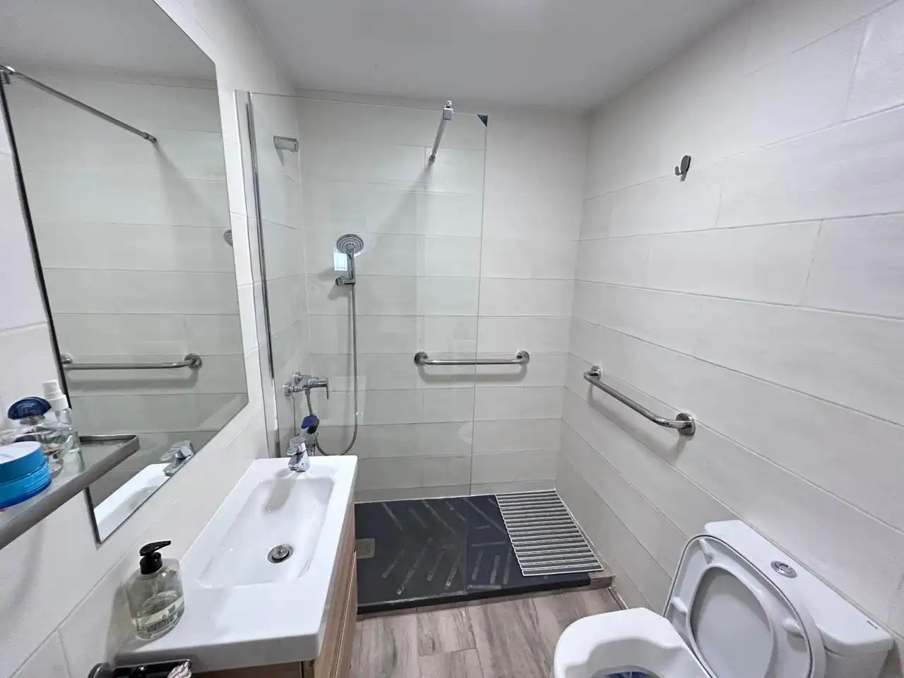 Bathroom of Ground floor for sale in Castelldefels  with Air Conditioner, Heating and Terrace