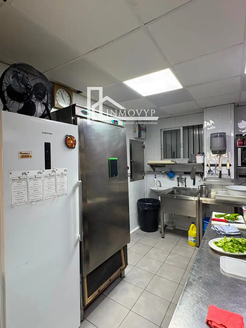 Cuina de Local en venda en Calvià amb Aire condicionat, Terrassa i Moblat