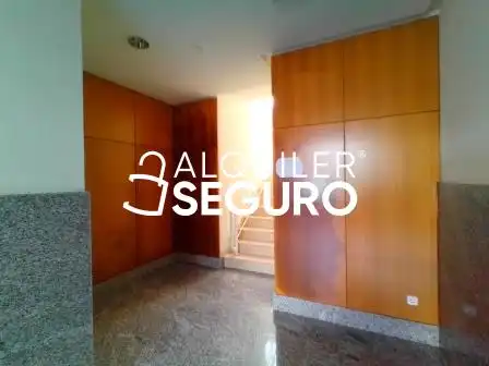 Piso de alquiler en Oleiros con Calefacción, Trastero y Amueblado