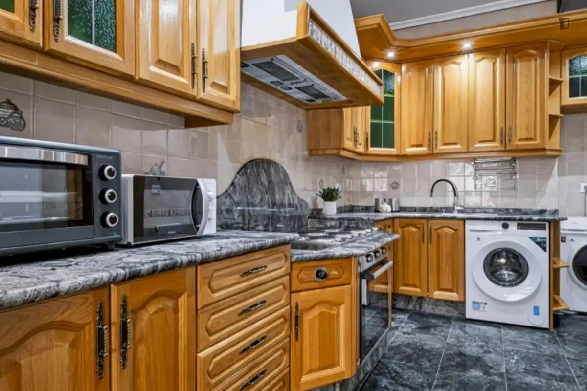 Cocina de Casa o chalet para compartir en Madrid con Calefacción, Amueblado y Horno